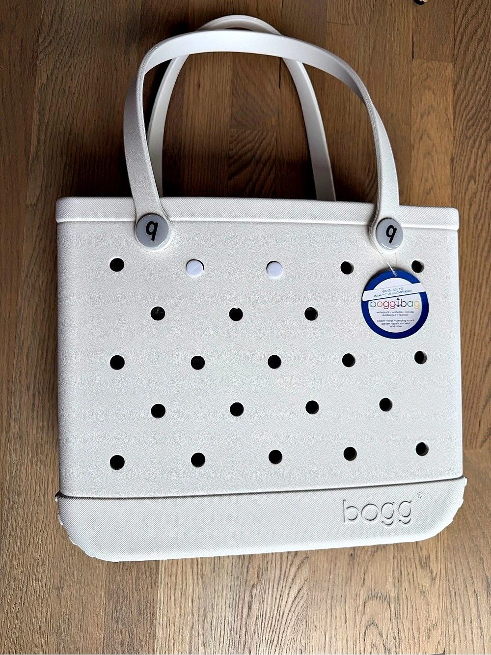 Bogg Bag Original Bogg Bag Tote in White. New with Tags.
Medium sized. 12 x 14.